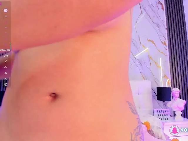 EmilyLeah on BongaCams