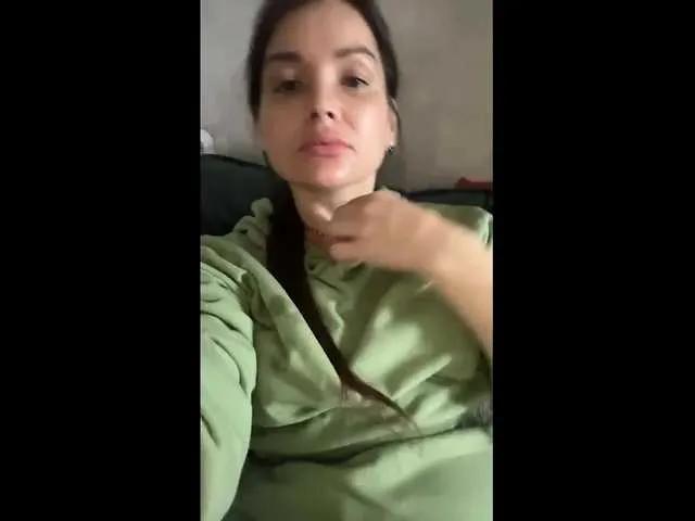 KikiMilf84 on BongaCams 