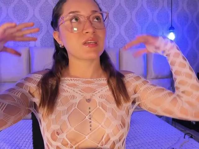 BongaCams LeiahBlonde is Freechat LeiahBlonde — I am an open-minded girl willing to please your fetishes and fantasies. It excites me to experience new things that better than doing it together