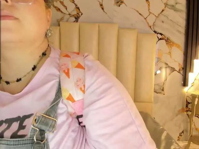 mollieblue69 on BongaCams 