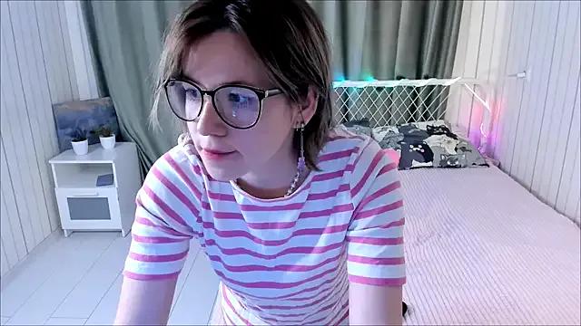 AlisiaEthen — Lift your shirt up to  chest