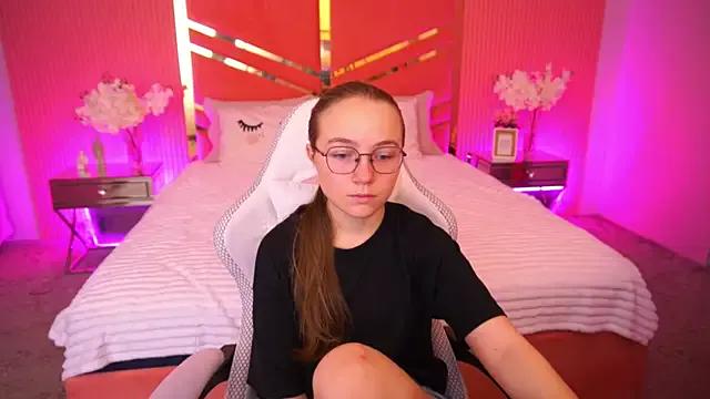 ArrinaWairr on StripChat 