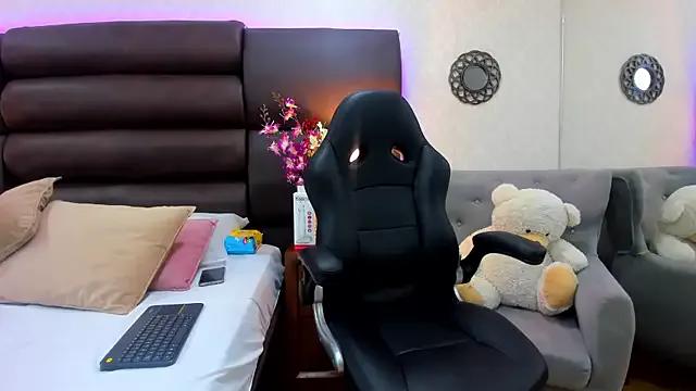 EimmyJones on StripChat 