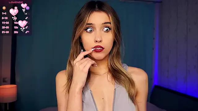 FannyHewson on StripChat 