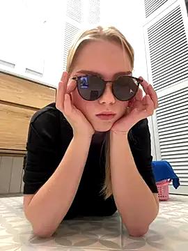 StripChat Little_Forest_ELF is Freechat Little_Forest_ELF — Naked dance