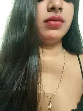 Maahhii_2 on StripChat 