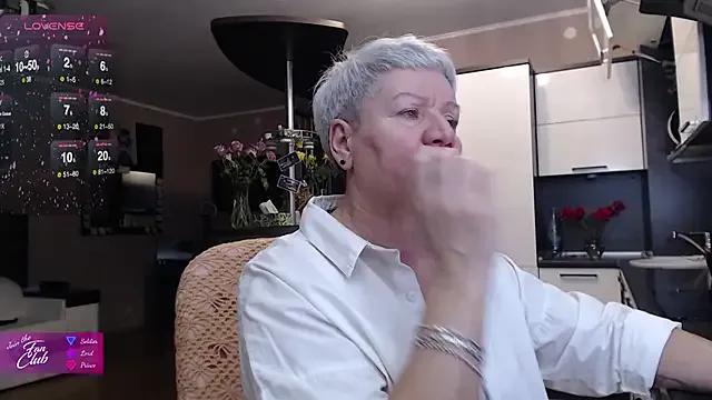 StripChat roxana_brooks is Private roxana_brooks — Cream my feet closeup to you