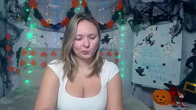 SallyVerda on StripChat 