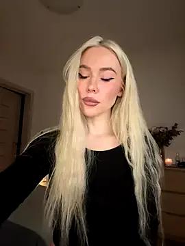 StripChat xDinnax is Freechat xDinnax — keep boobs out + nipple clamps